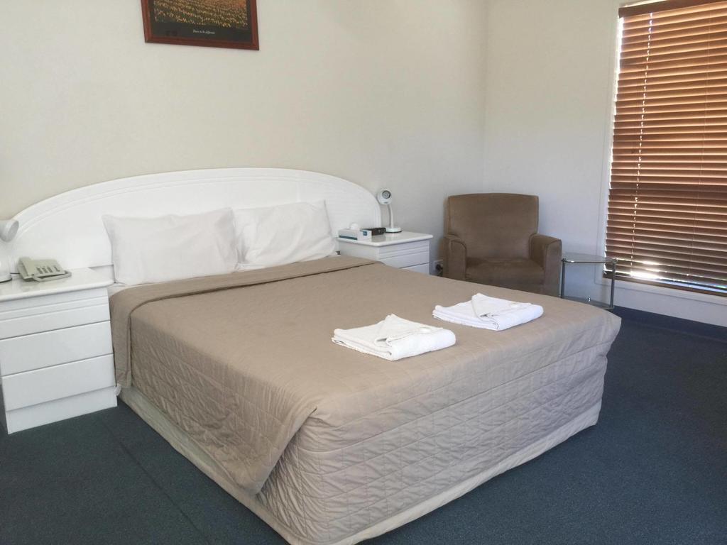 Springsure Overlander Motel エクステリア 写真
